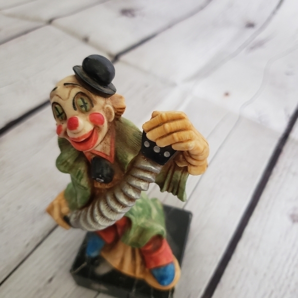 Vintage Clown Figurine Carrara Marble Base Made in Italy Playing Accordion - Picture 9 of 11